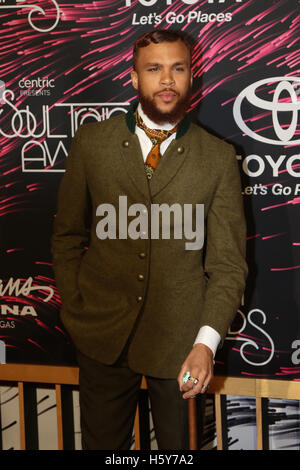 Jidenna nimmt an dem roten Teppich bei der 2015 Soul Train Awards in der Orleans Arena am 6. November 2015 in Las Vegas, Nevada. Stockfoto