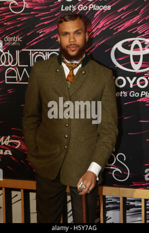 Jidenna nimmt an dem roten Teppich bei der 2015 Soul Train Awards in der Orleans Arena am 6. November 2015 in Las Vegas, Nevada. Stockfoto