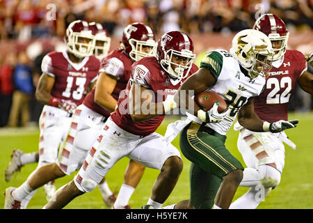 Philadelphia, Pennsylvania, USA. 21. Oktober 2016. USF RB, TREVON SANDS (28) im Kampf gegen Tempel während des Spiels am Lincoln Financial Field in Philadelphia Pa Credit: Ricky Fitchett/ZUMA Draht/Alamy Live News Stockfoto