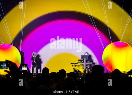 Las Vegas, NV, USA. 21. Oktober 2016. Haus Abdeckung *** Pet Shop Boys führen bei The Chelsea im The Cosmopolitan of Las Vegas in Las Vegas, NV am Oktober 216, 2016. Bildnachweis: Erik Kabik Fotografie/Medien Punch/Alamy Live-Nachrichten Stockfoto