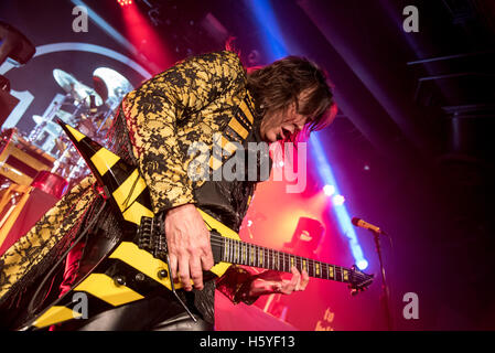 Las Vegas, NV, USA. 21. Oktober 2016. Haus Abdeckung *** STRYPER im Vinyl Las Vegas im Hard Rock Hotel & Casino in Las Vegas, NV am 21. Oktober 2016. Bildnachweis: Erik Kabik Fotografie/Medien Punch/Alamy Live-Nachrichten Stockfoto