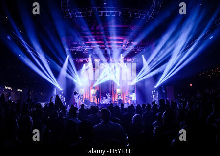 Las Vegas, NV, USA. 21. Oktober 2016. Haus Abdeckung *** The Faint in Brooklyn Bowl in Las Vegas, NV am 21. Oktober 2016. Bildnachweis: Erik Kabik Fotografie/Medien Punch/Alamy Live-Nachrichten Stockfoto