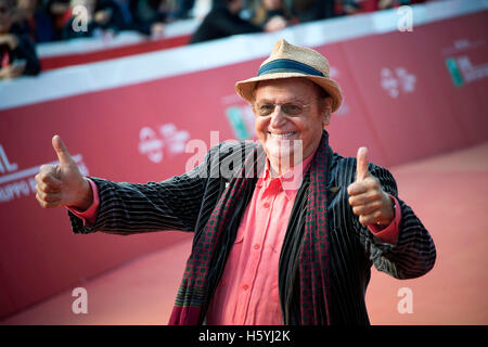 Rom, Italien. 22. Oktober 2016. Renzo Arbore besucht den roten Teppich während der Rom Film Fest 2016 Kredit: Silvia Gerbino/Alamy Live News Stockfoto