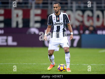 Giuseppe-Meazza-Stadion, Mailand, Italien. 22. Oktober 2016:. Medhi Benatia von Juventus FC in Aktion während der Serie A Fußballspiel zwischen AC Milan und Juventus FC. Bildnachweis: Nicolò Campo/Alamy Live-Nachrichten Stockfoto