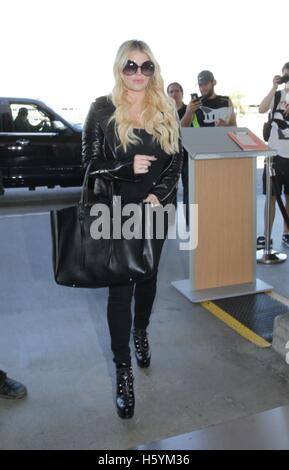 Los Angeles, Ca, USA. 22. Oktober 2016. Jessica Simpson auf 22. Oktober 2016 am LAX Flughafen in Los Angeles, Kalifornien zu sehen. Bildnachweis: John Misa/Media Punch/Alamy Live-Nachrichten Stockfoto