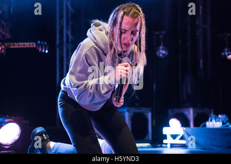 London, UK. 22. Oktober 2016. MØ führt auf The Roundhouse am 22. Oktober 2016 in London, England. Bildnachweis: Michael Jamison/Alamy Live-Nachrichten Stockfoto