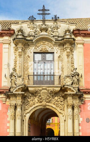 Fassade des Palacio Arzobispal, Plaza Virgen de Los Reyes Sevilla Andalusien Spanien Europa Stockfoto