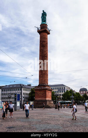 Luisenplatz, Darmstadt, Hessen, Deutschland. 39-Meter großen Herzog Ludwig ich (Ludwig ich) von Hessen-Denkmal (Langer Ludwig oder Langer Lui) Stockfoto