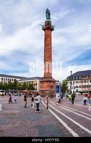 Luisenplatz, Darmstadt, Hessen, Deutschland. 39-Meter großen Herzog Ludwig ich (Ludwig ich) von Hessen-Denkmal (Langer Ludwig oder Langer Lui) Stockfoto