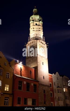 Stadtturm im historischen Zentrum, Nachtaufnahme, Landeshauptstadt Innsbruck, Tirol, Austria, Europe Stockfoto