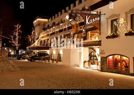 Hotel Klosterbraeu in der Nacht, 5-Sterne-Wellnesshotel, Weihnachten Beleuchtung, Seefeld, Tirol, Austria, Europe Stockfoto