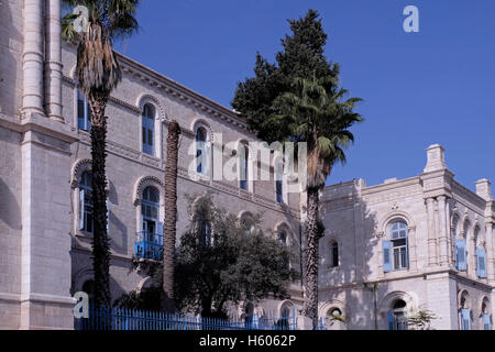 Fassade von Saint Louis in französischen Krankenhäusern im Jahr 1896, die in der palliativmedizin an der Grenze zwischen West und Ost Jerusalem spezialisiert sind abgeschlossen, mit Blick auf die Altstadt. Israel Stockfoto