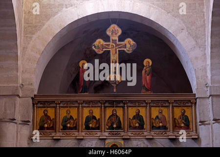 Kruzifix Jesu am Kreuz und andere religiöse Symbole innerhalb der griechisch-katholischen Kirche der Melkiten () Saint oder Santa Veronica in der Via Dolorosa Altstadt Ost Jerusalem Israel Stockfoto