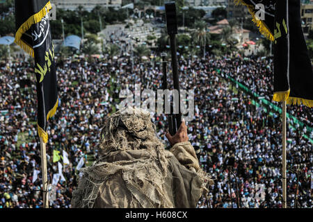 Gaza. 21. Oktober 2016. Palästinenser besuchen eine Kundgebung zum 29. Jahrestag der Gründung der islamischen Dschihad-Bewegung. Bildnachweis: Nidal Alwaheidi/Pacific Press/Alamy Live-Nachrichten Stockfoto