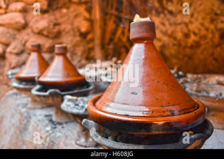 Traditionelle marokkanische Küche, Fleisch und Gemüse in Tajine Kochen Stockfoto
