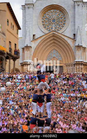 Xiquets del Serail. "Castellers" menschliche Turm, eine katalanische Tradition zu bauen. Festa de Santa Tecla, Stadtfest. Plaça de Les Co Stockfoto