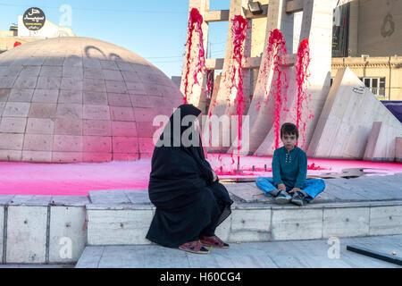 7 Muharram, Zanjan, Brunnen farbig mit Blut von Imam Hussain Stockfoto