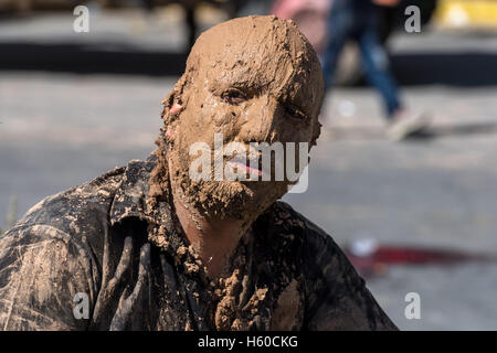 10 Muharram (Ashura), Bidjar, Mann, Schlamm Stockfoto