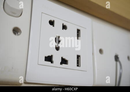 Multi-Adapter-Wand-Steckdose Stockfoto