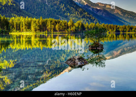 Alpen, See Hintersee am Morgen. Stockfoto