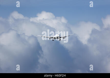 Chiang Mai, THAILAND - 25. Juli 2014: Boeing 787-800 Dreamliner HS-TQA des Thaiairway.First von 787 für Thaiairway. Stockfoto