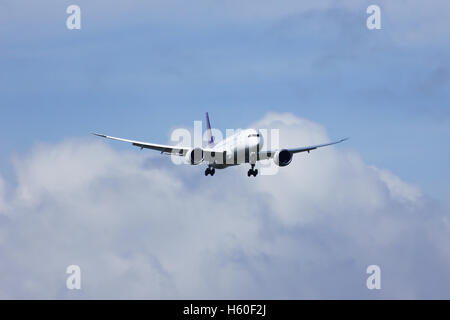 Chiang Mai, THAILAND - 25. Juli 2014: Boeing 787-800 Dreamliner HS-TQA des Thaiairway.First von 787 für Thaiairway. Stockfoto