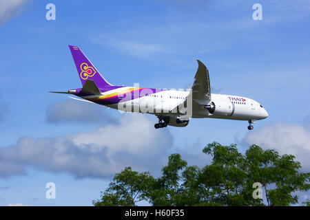 Chiang Mai, THAILAND - 25. Juli 2014: Boeing 787-800 Dreamliner HS-TQA des Thaiairway.First von 787 für Thaiairway. Stockfoto