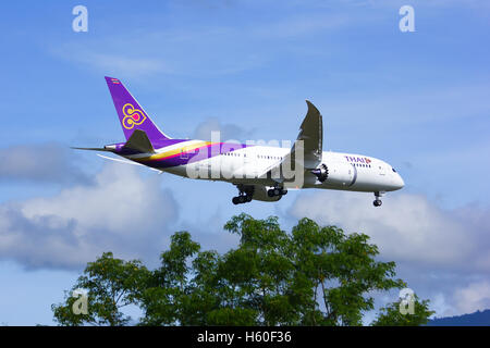 Chiang Mai, THAILAND - 25. Juli 2014: Boeing 787-800 Dreamliner HS-TQA des Thaiairway.First von 787 für Thaiairway. Stockfoto