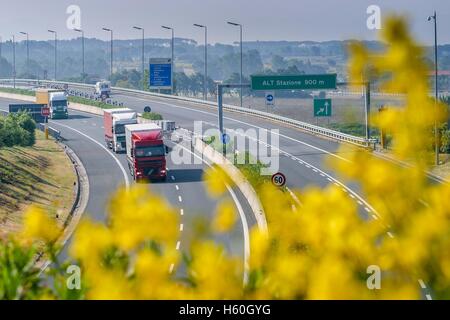 Autobahn von Rosignano Solvay nach Livorno, Livorno, Italien Stockfoto