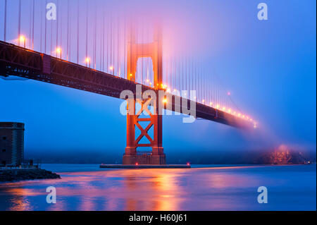 Golden Gate Bridge San Francisco in der Abenddämmerung Stockfoto