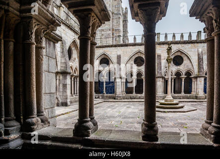 Portugal, Porto, Region Norte Arkaden gotischen Kreuzgang der Kathedrale von Porto, Se do Porto, Kathedrale der Annahme von Notre-Dame Stockfoto