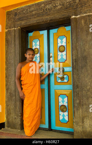 Mönch an Dhowa Felsentempel, Ella, Sri Lanka Stockfoto