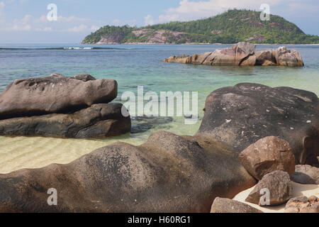 Ozeanküste. Golf Anse Islette, Port Glod, Mahe, Seychellen Stockfoto