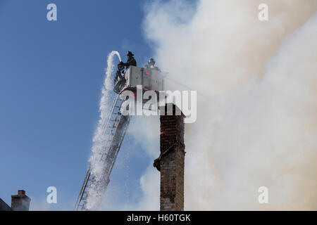Antenne-Turm Leiter Haus Löscharbeiten, Detroit, Michigan/USA Stockfoto