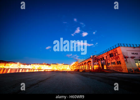 Die Lichter der Stadt Triest, Nachdenken über das Meer Stockfoto