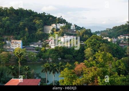 Blick über die Stadt und Kandy Lake, Kandy, Sri Lanka Stockfoto