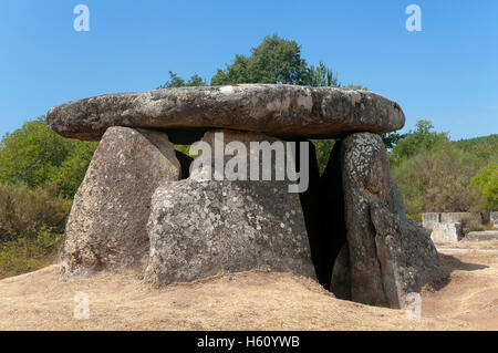 Dolmen von Casina da Moura (3500-3000 v. Chr.), Maus de Salas, Muinos, Provinz Orense, Region Galicien, Spanien, Europa Stockfoto