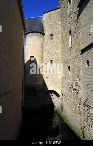 Ansicht der L'Aure-Fluss fließt durch Bayeux, Calvados, Basse Normandie, Frankreich Stockfoto