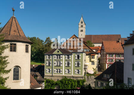 Obere Stadt und Kirche Stadtpfarrkirche in Meersburg am Bodensee, Baden-Württemberg, Deutschland, Stockfoto