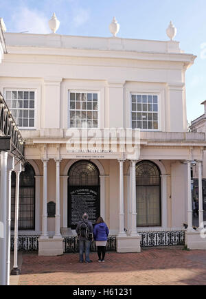 Die Schwefelquelle Feder - Pantiles Royal Tunbridge Wells Kent UK Stockfoto