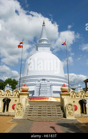 Stupa, Mahinyangana Raja Maha Vihara, Mahiyangana, Sri Lanka Stockfoto