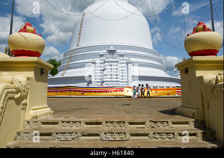 Stupa, Mahinyangana Raja Maha Vihara, Mahiyangana, Sri Lanka Stockfoto