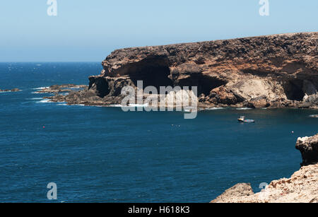 Fuerteventura, Kanarische Inseln, Nordafrika, Spanien: die Höhlen von Ajuy aus der Fußweg entlang der Klippen und Felsen gesehen Stockfoto