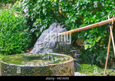 Orientalische Wasserspiel im Holland Park in West-London Stockfoto