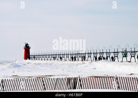 South Haven Leuchtturm im Winter auf dem Lake Michigan Stockfoto