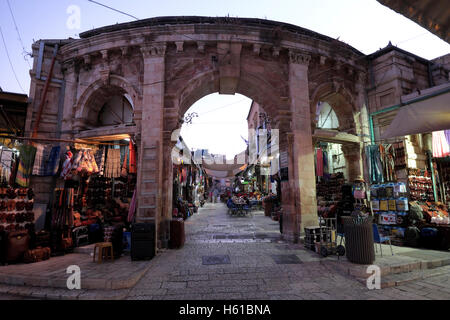 Das gateway zu Aftimos Markt im Muristan, ist ein Komplex von Straßen und Geschäfte im christlichen Viertel der Altstadt von Jerusalem. Israel Stockfoto