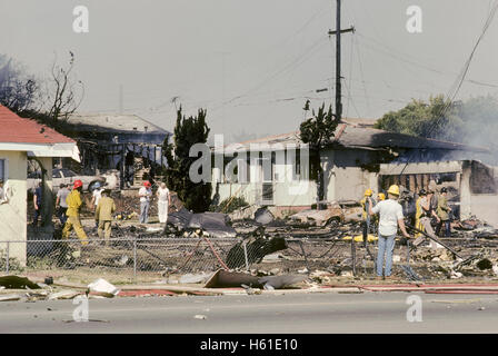 Ein Zusammenstoß zwischen einer Cessna 172 und einer Pacific Southwest Airlines Boeing 727 verursacht beide Flugzeuge zum Absturz in San Diego Stockfoto