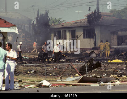 Ein Zusammenstoß zwischen einer Cessna 172 und einer Pacific Southwest Airlines Boeing 727 verursacht beide Flugzeuge zum Absturz in San Diego Stockfoto