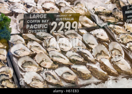 Austern, Sydney Fischhändler Geschäft in Manly Beach, Sydney, Australien mit großer Sargbucht und pazifischen Austern zum Verkauf Stockfoto