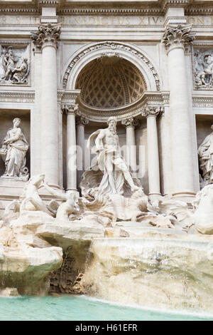 De-Trevi Brunnen im Zentrum von Rom, Italien Stockfoto